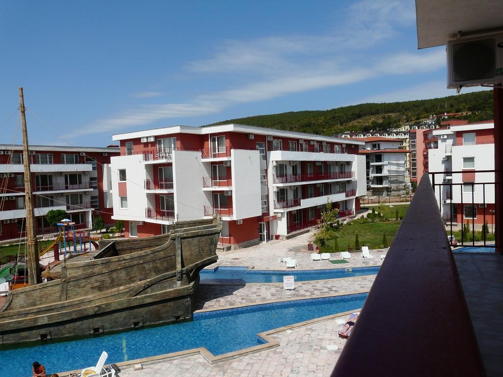 Private Apartments In Privilige Fort Beach Elenite Exteriér fotografie